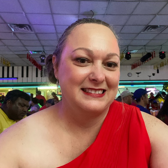 Meet your Posher, Amanda - Picture 2 of 11